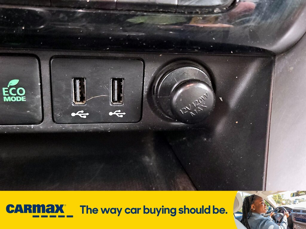 Vehicle image 23 of 27
