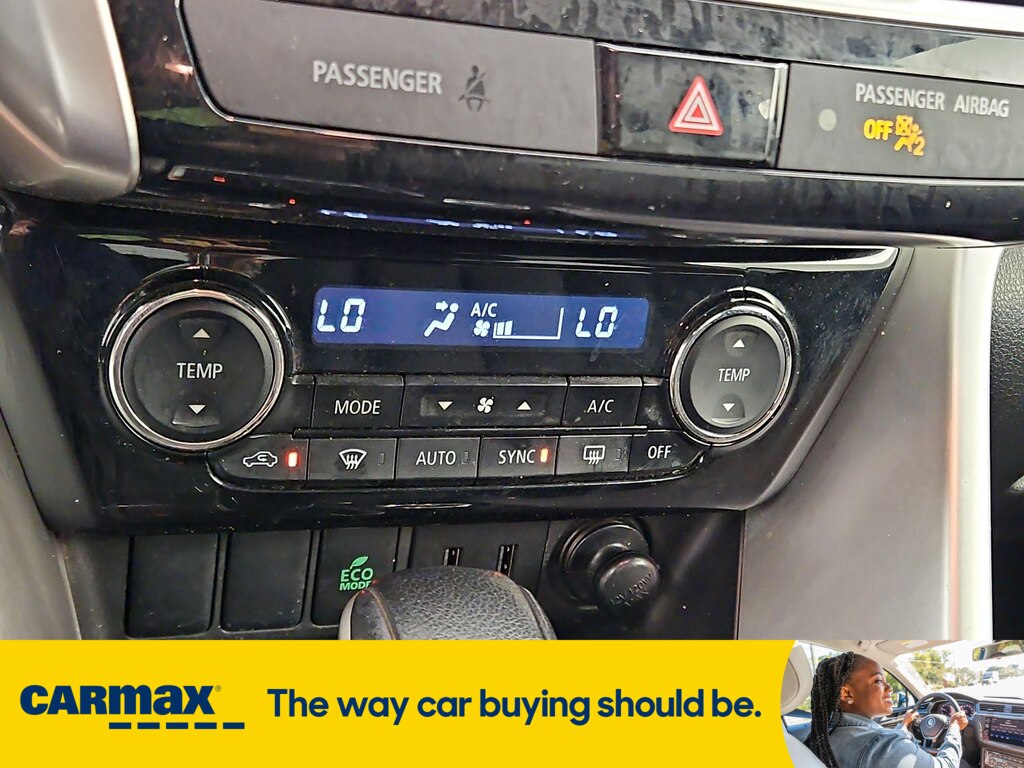 Vehicle image 21 of 27
