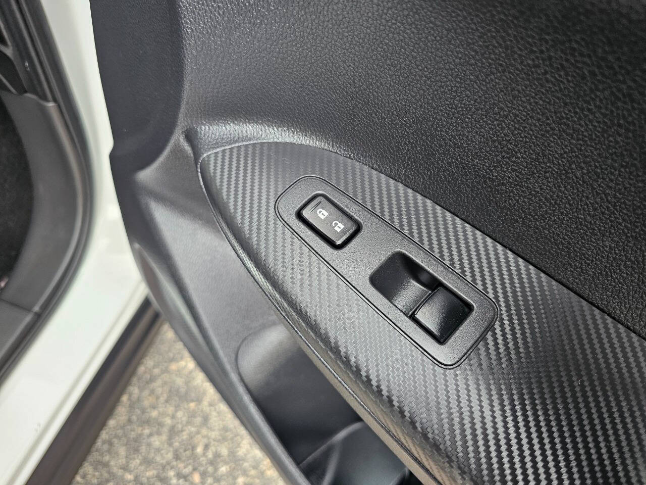 Vehicle image 34 of 38