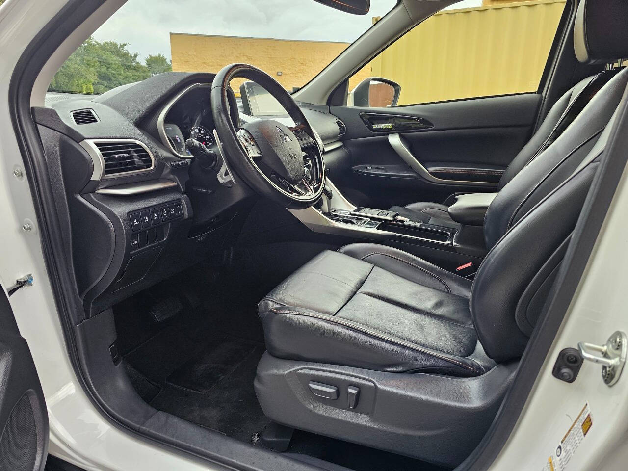 Vehicle image 11 of 38