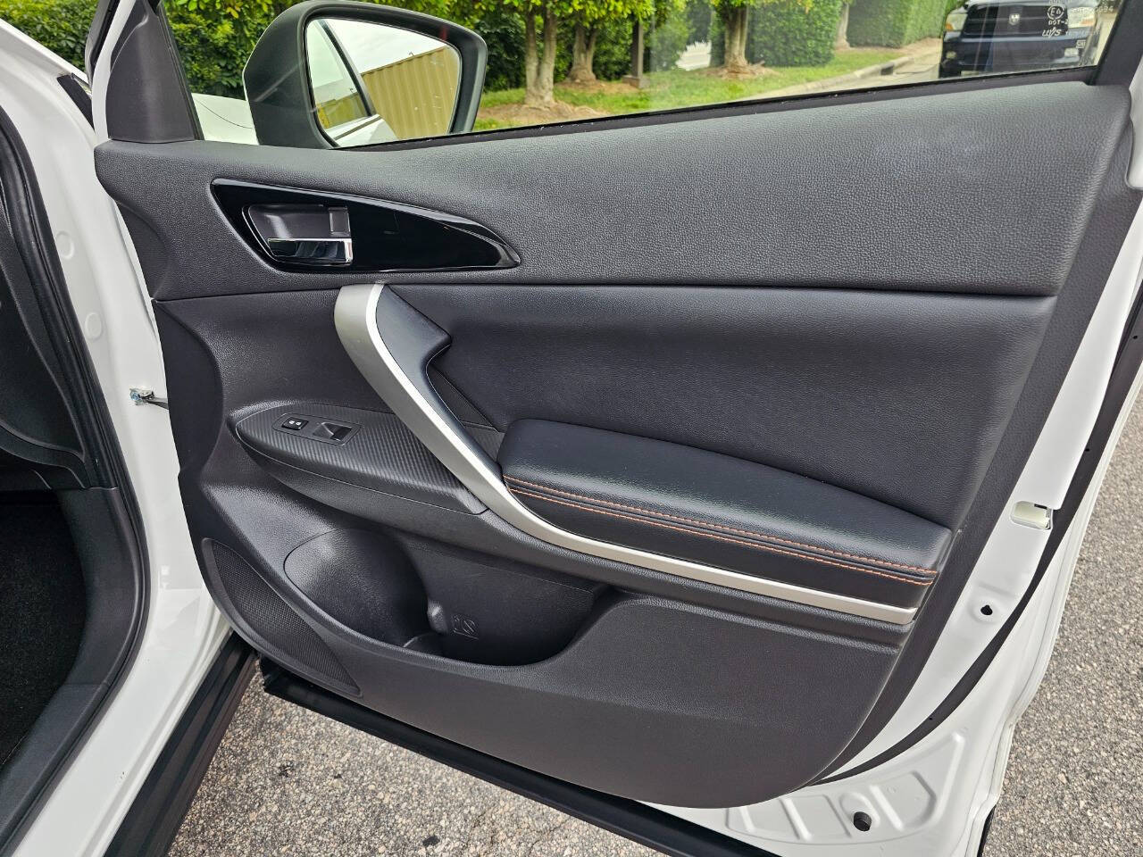 Vehicle image 33 of 38