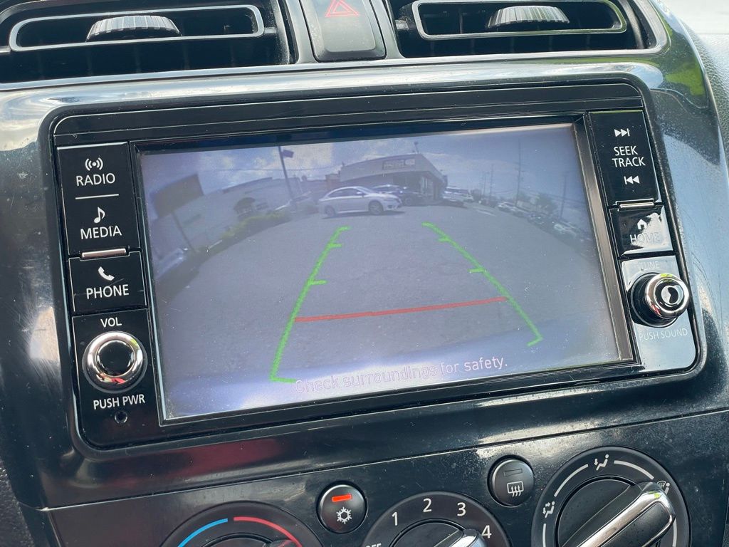 Vehicle image 18 of 32