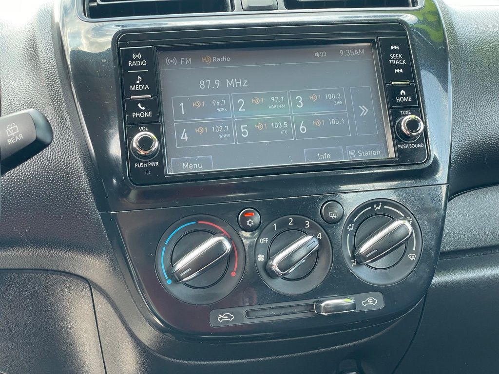 Vehicle image 17 of 32