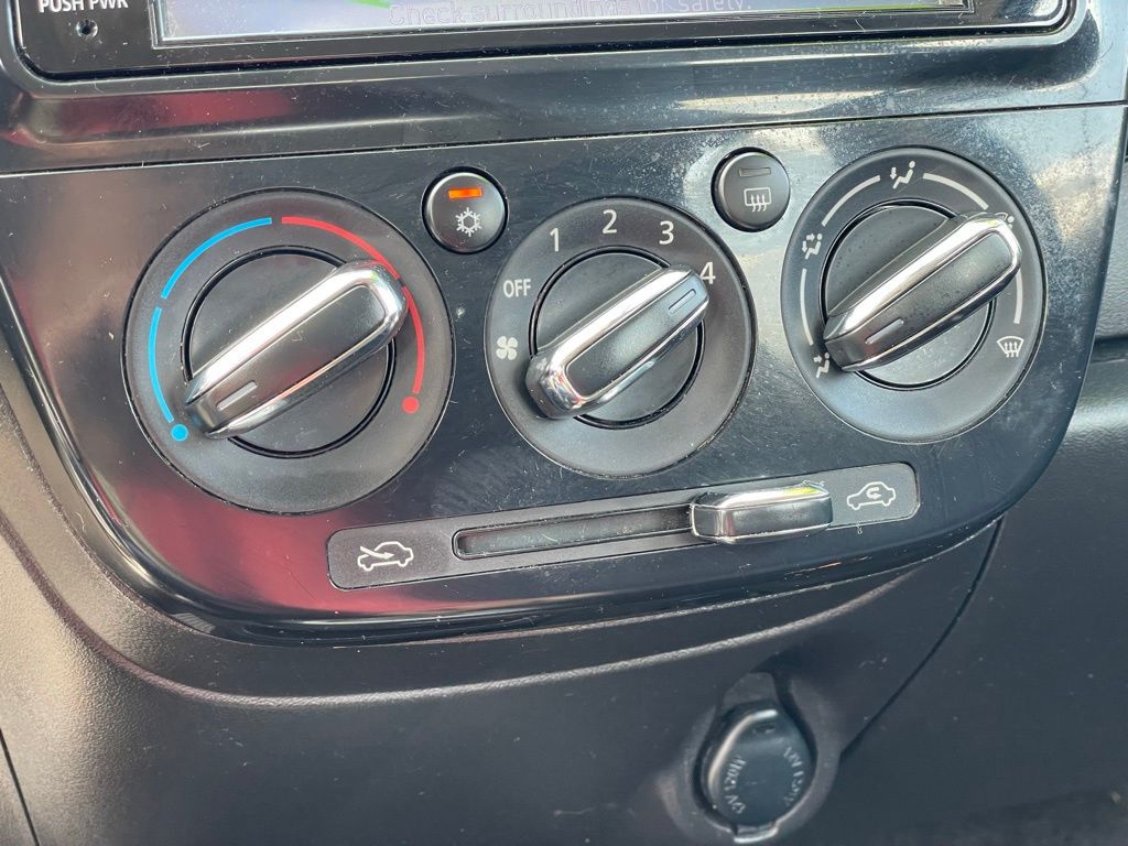 Vehicle image 19 of 32