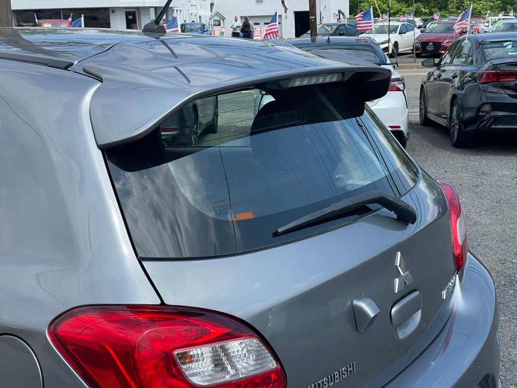 Vehicle image 25 of 32