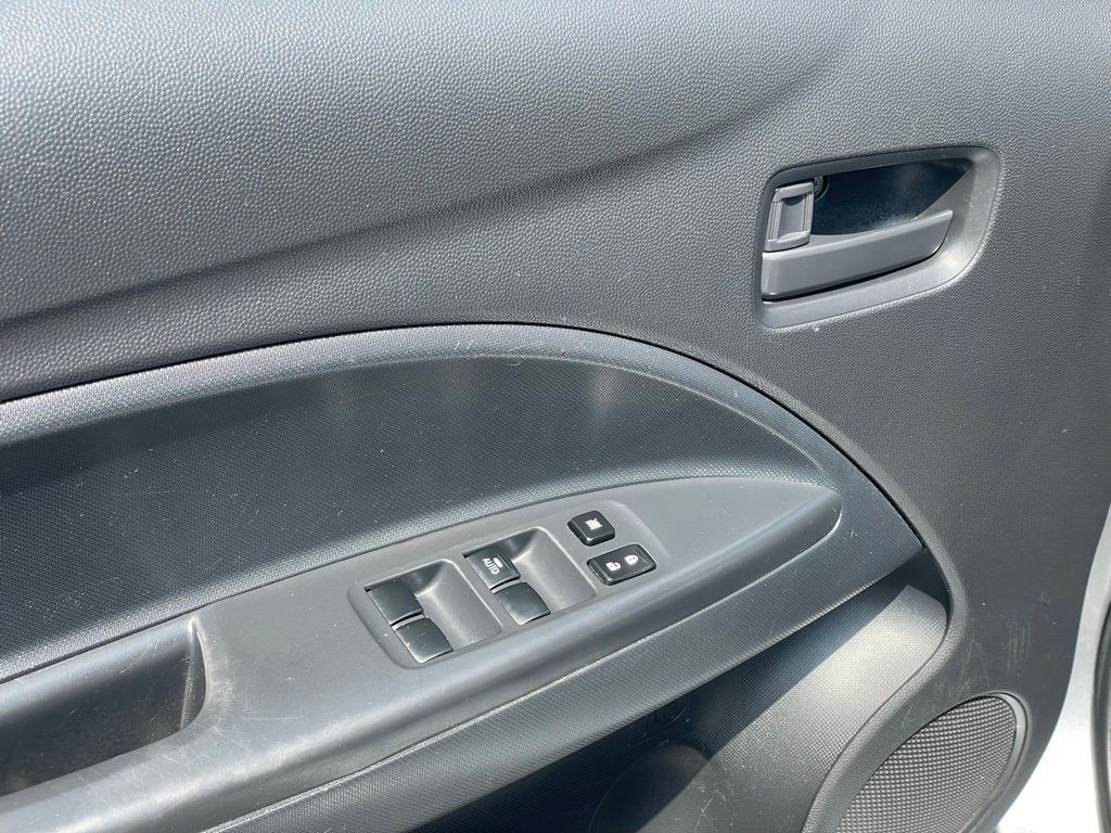 Vehicle image 11 of 32