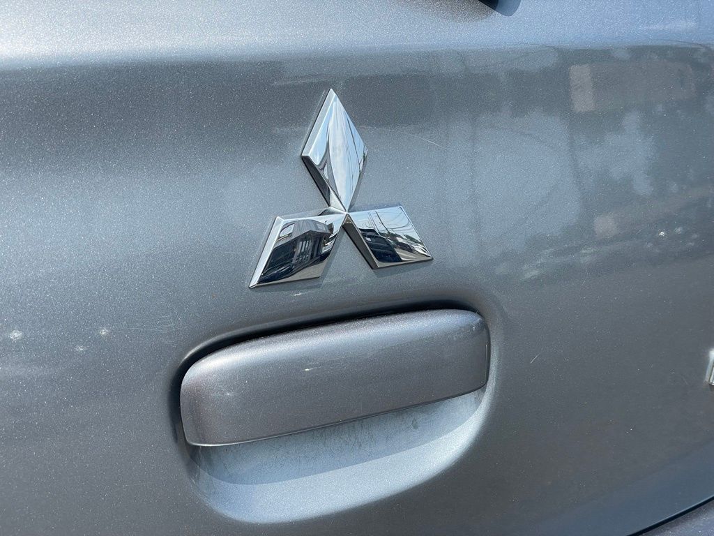 Vehicle image 27 of 32