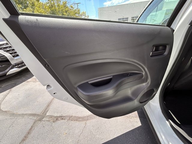 Vehicle image 25 of 32