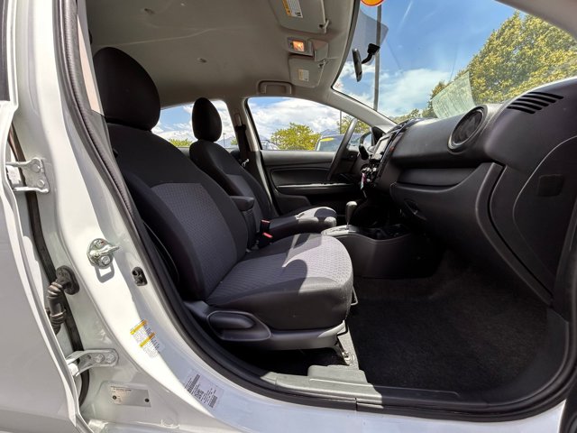 Vehicle image 13 of 32