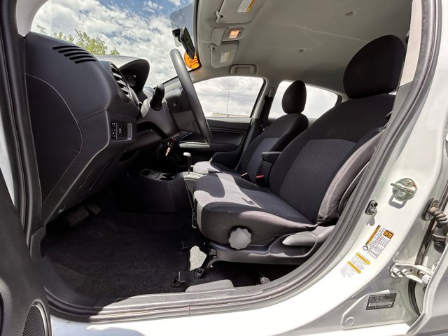 Vehicle image 14 of 32