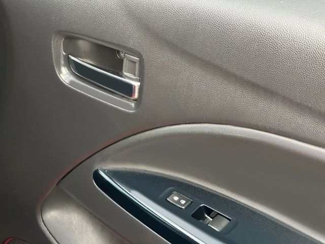 Vehicle image 21 of 24