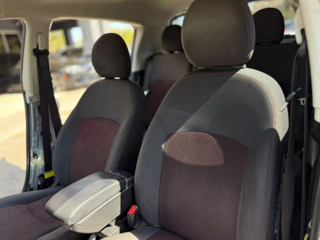 Vehicle image 24 of 33