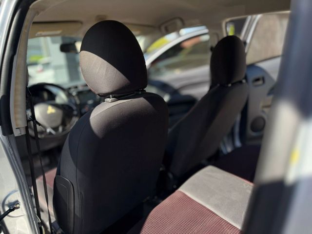 Vehicle image 27 of 33