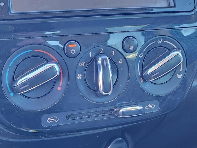 Vehicle image 27 of 30