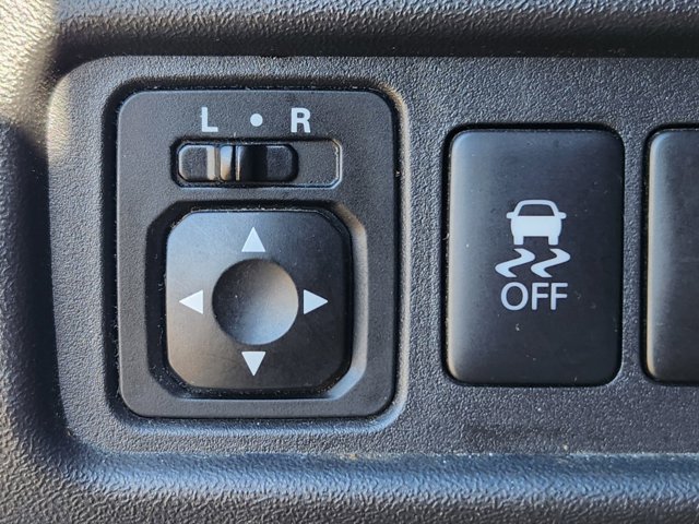 Vehicle image 28 of 30
