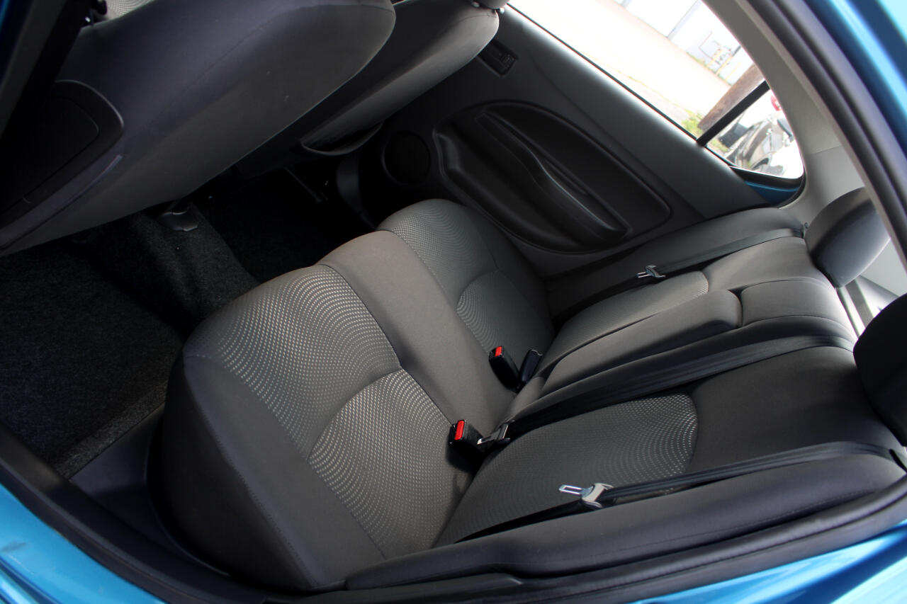 Vehicle image 16 of 30