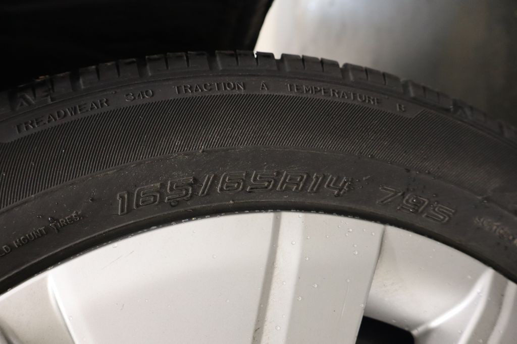 Vehicle image 31 of 34
