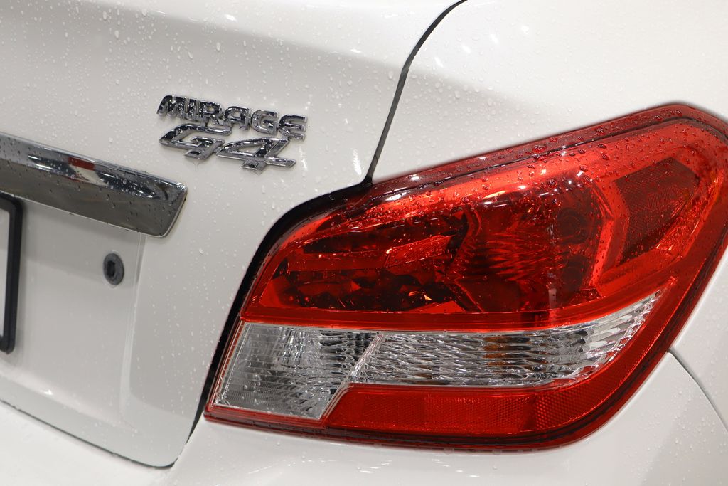 Vehicle image 33 of 34