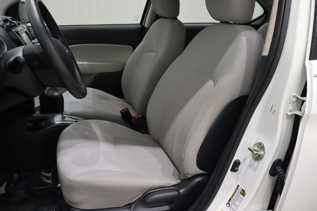 Vehicle image 8 of 34