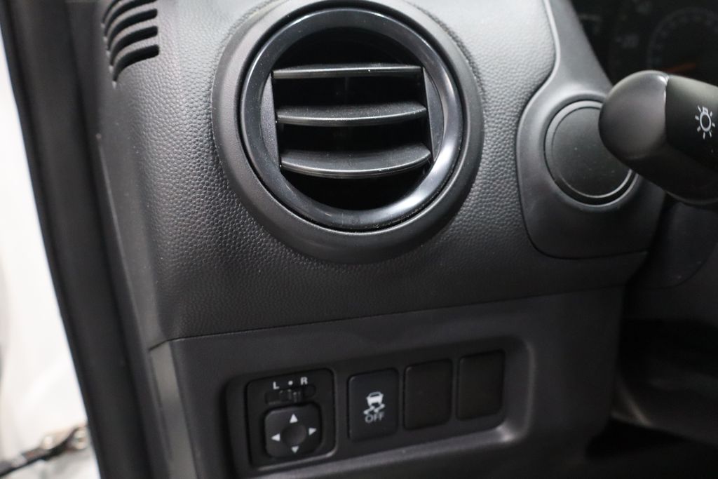Vehicle image 13 of 34