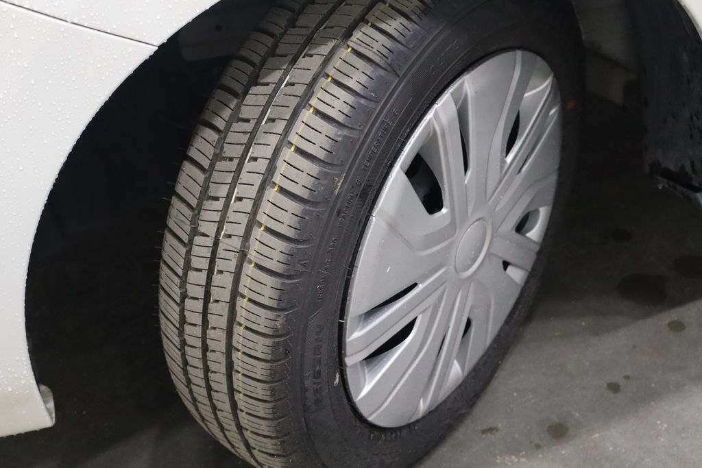 Vehicle image 29 of 34