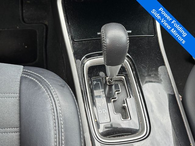 Vehicle image 17 of 19