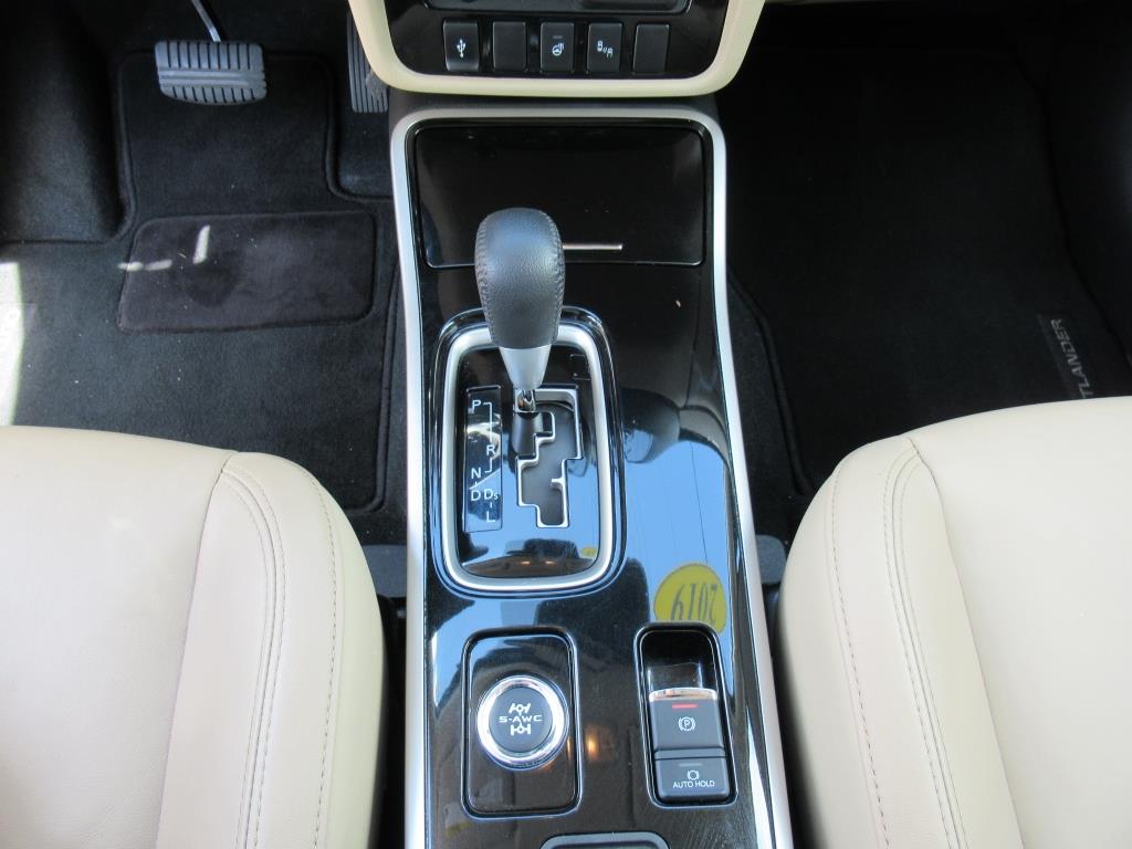 Vehicle image 24 of 34