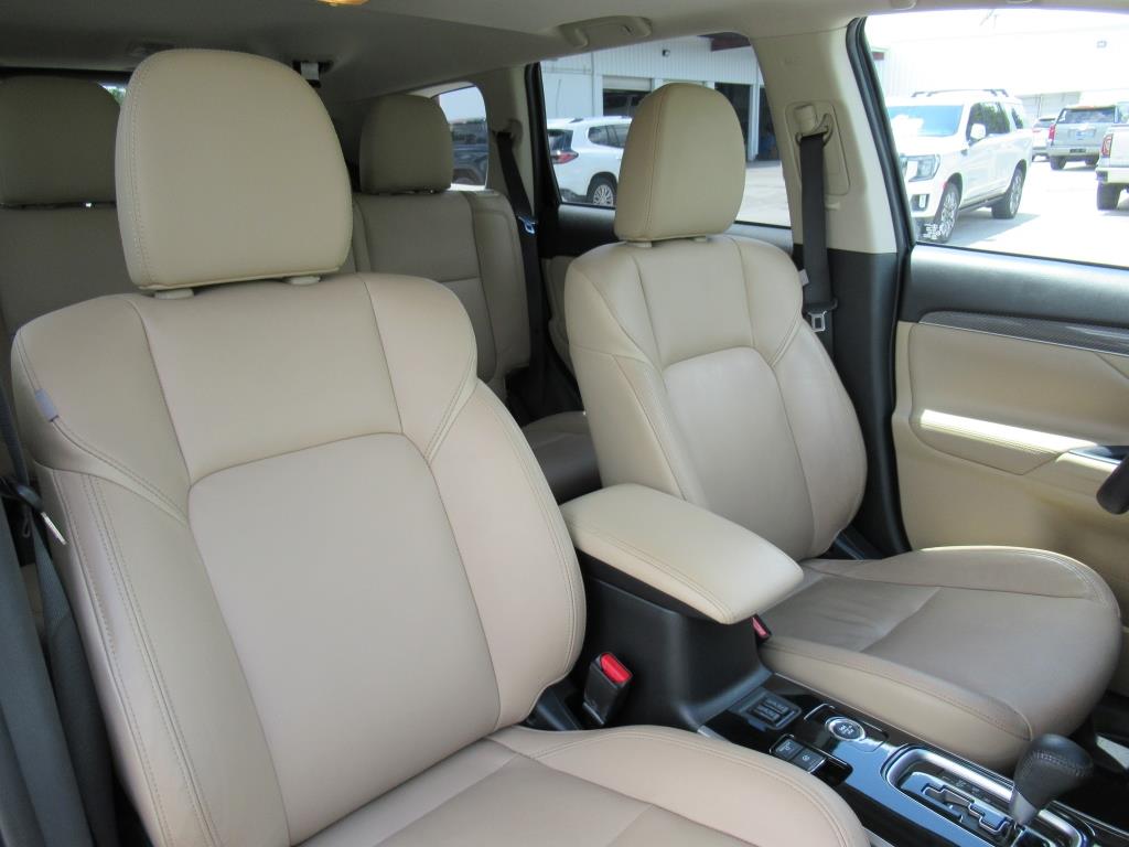 Vehicle image 9 of 34