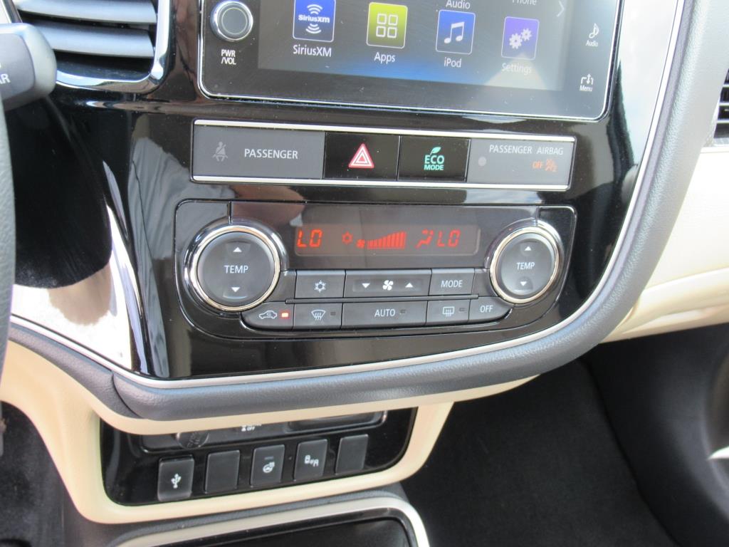 Vehicle image 23 of 34