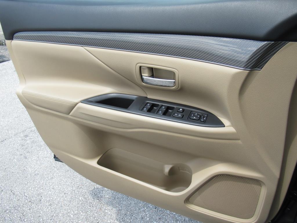 Vehicle image 25 of 34