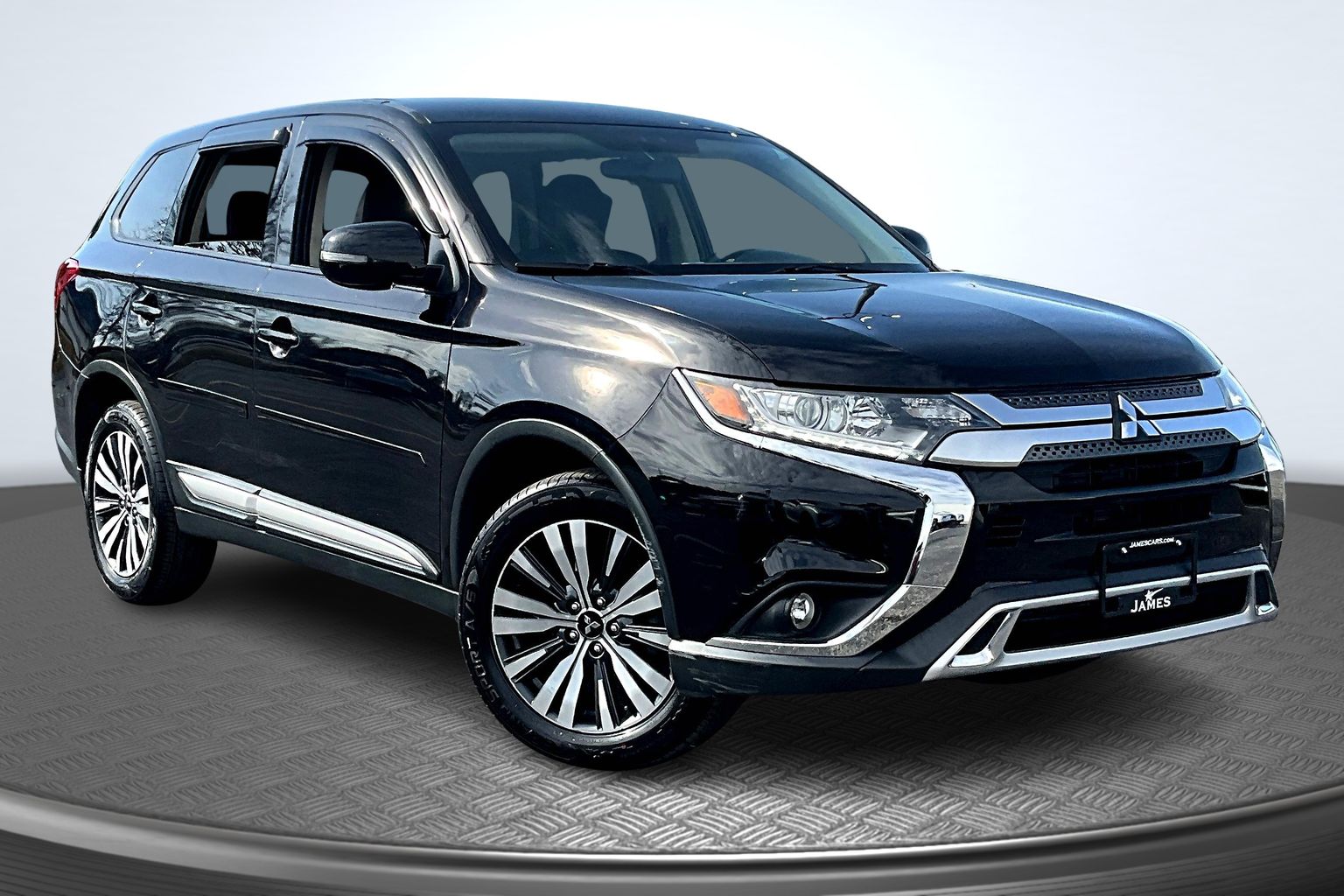 2019 Mitsubishi Outlander Image 3 of 32