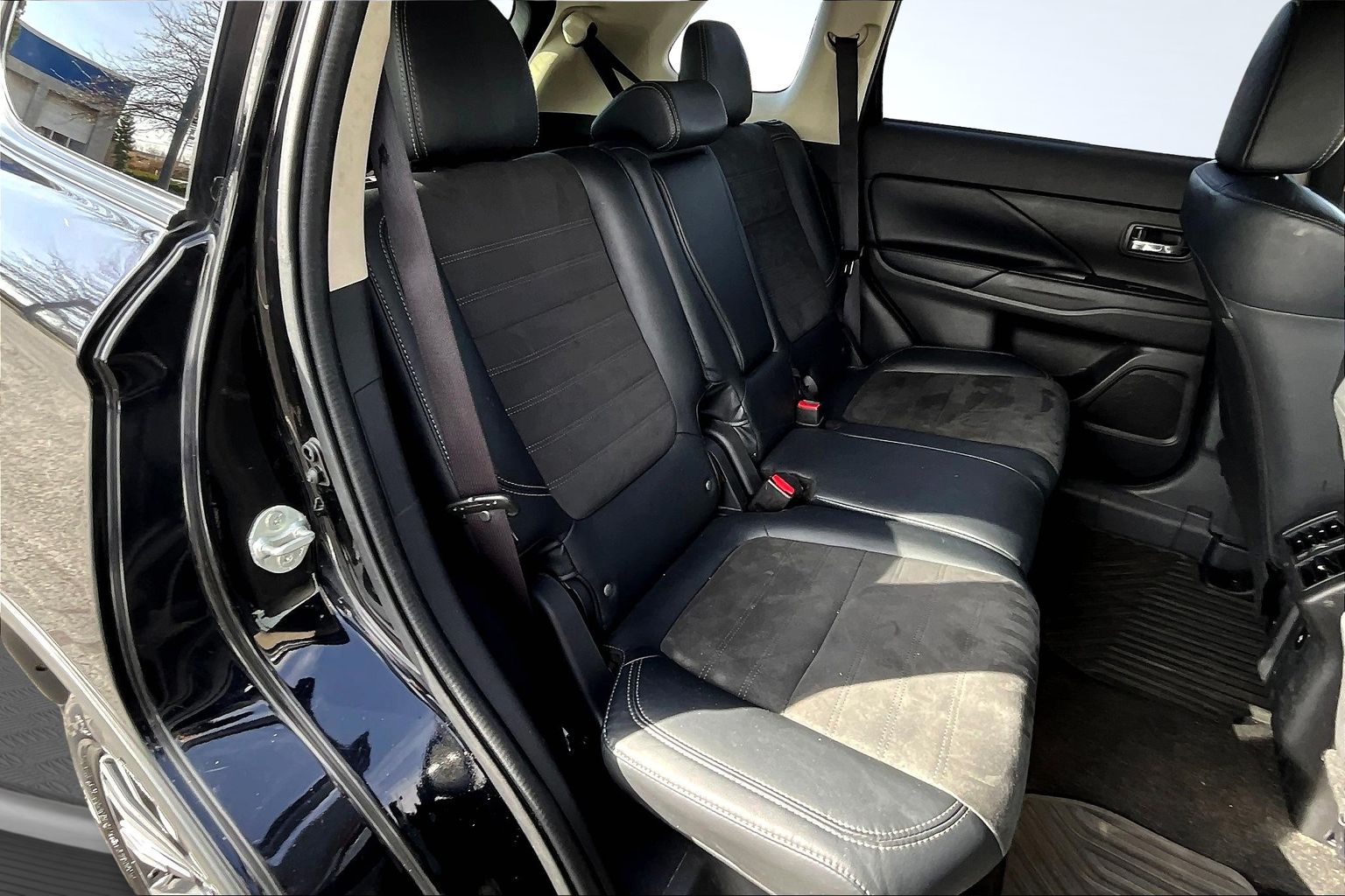 2019 Mitsubishi Outlander Image 9 of 32