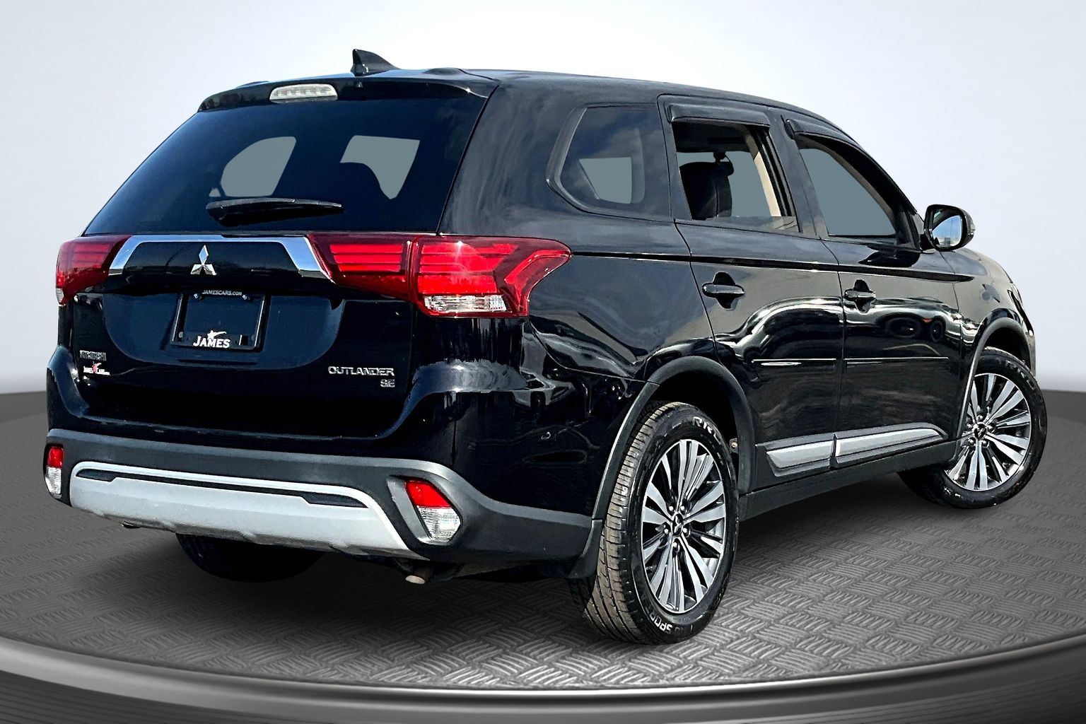 2019 Mitsubishi Outlander Image 4 of 32