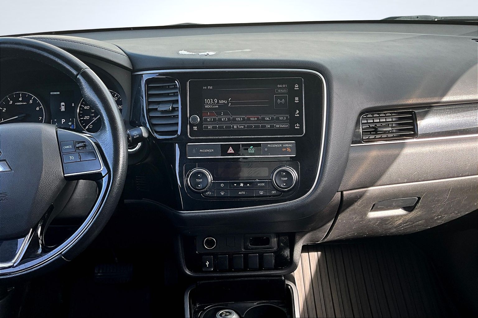 2019 Mitsubishi Outlander Image 17 of 32