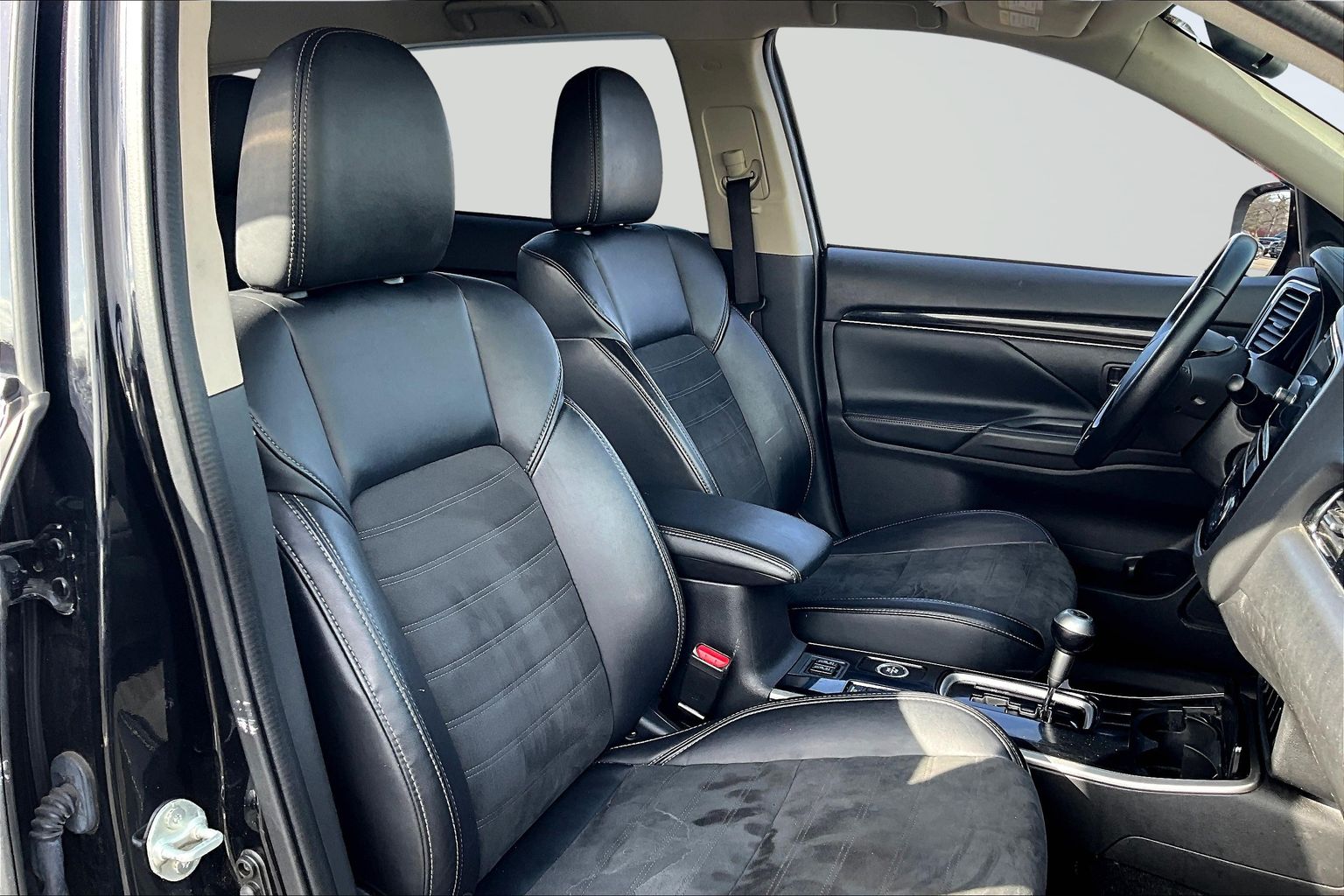 2019 Mitsubishi Outlander Image 8 of 32
