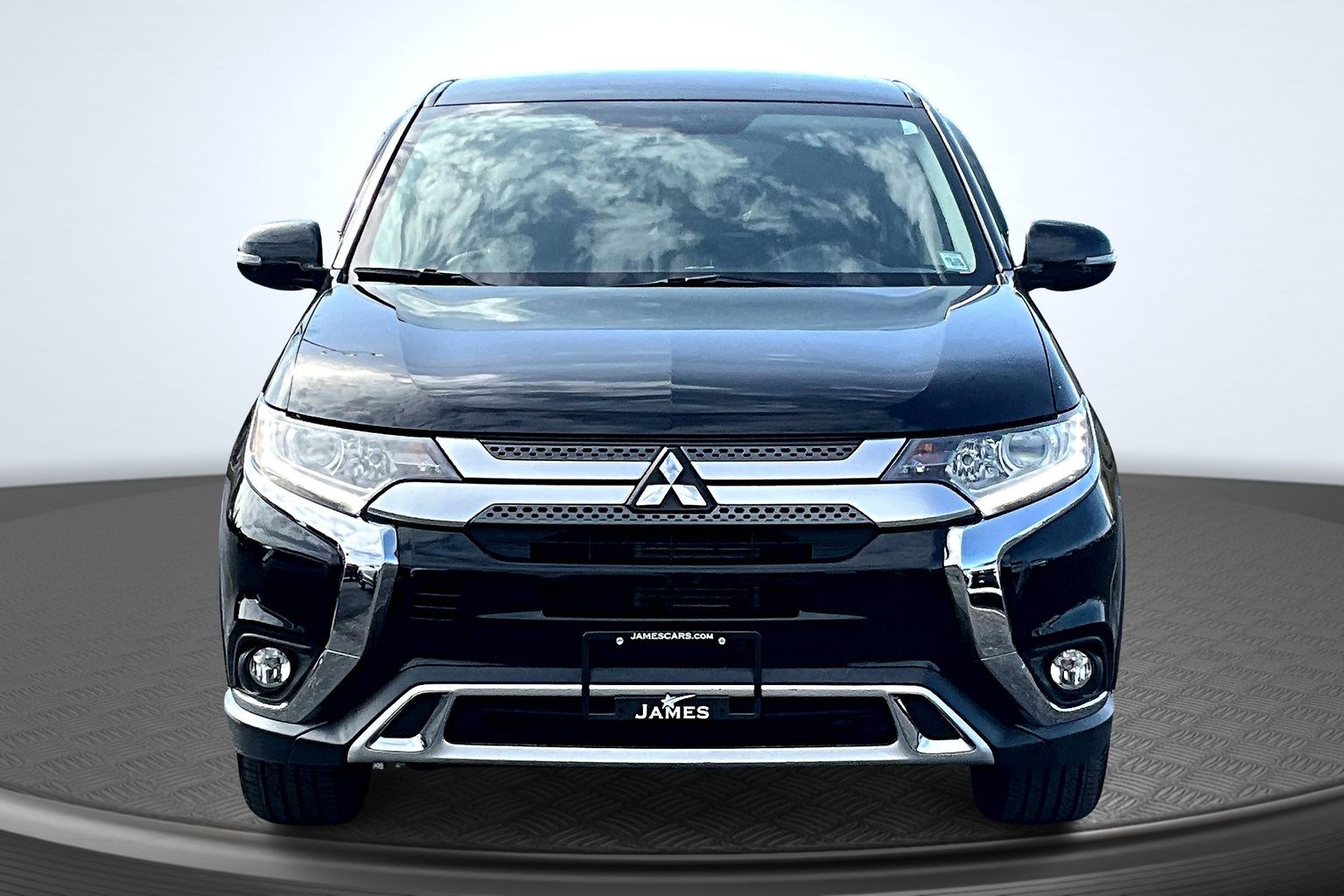 2019 Mitsubishi Outlander Image 2 of 32
