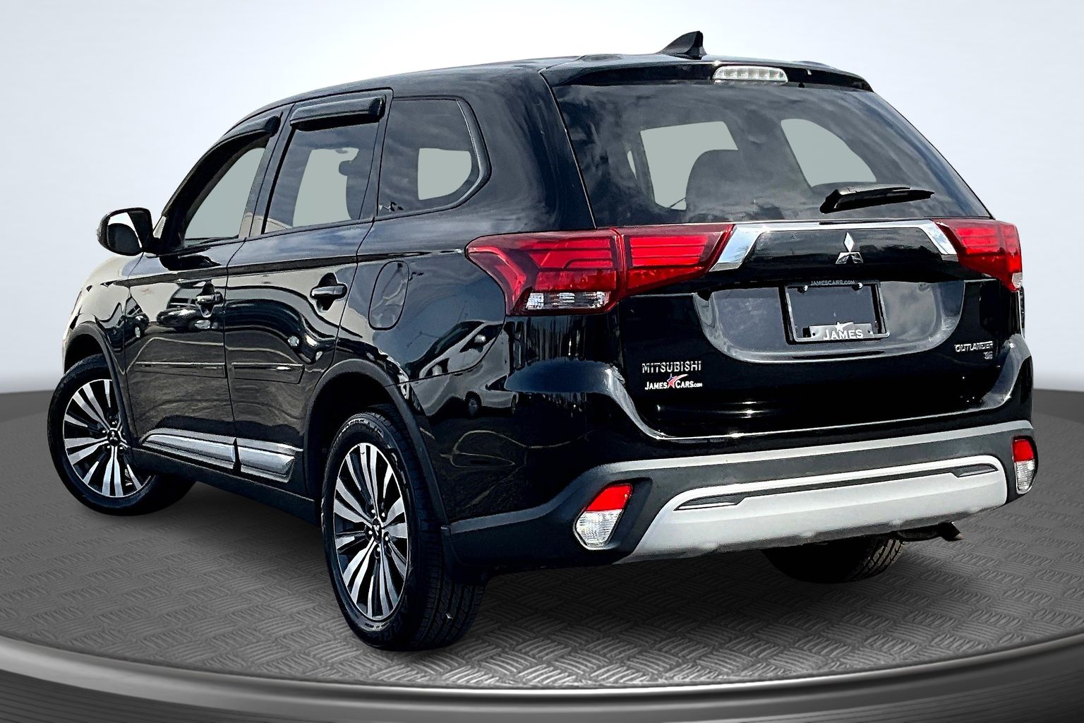 2019 Mitsubishi Outlander Image 5 of 32