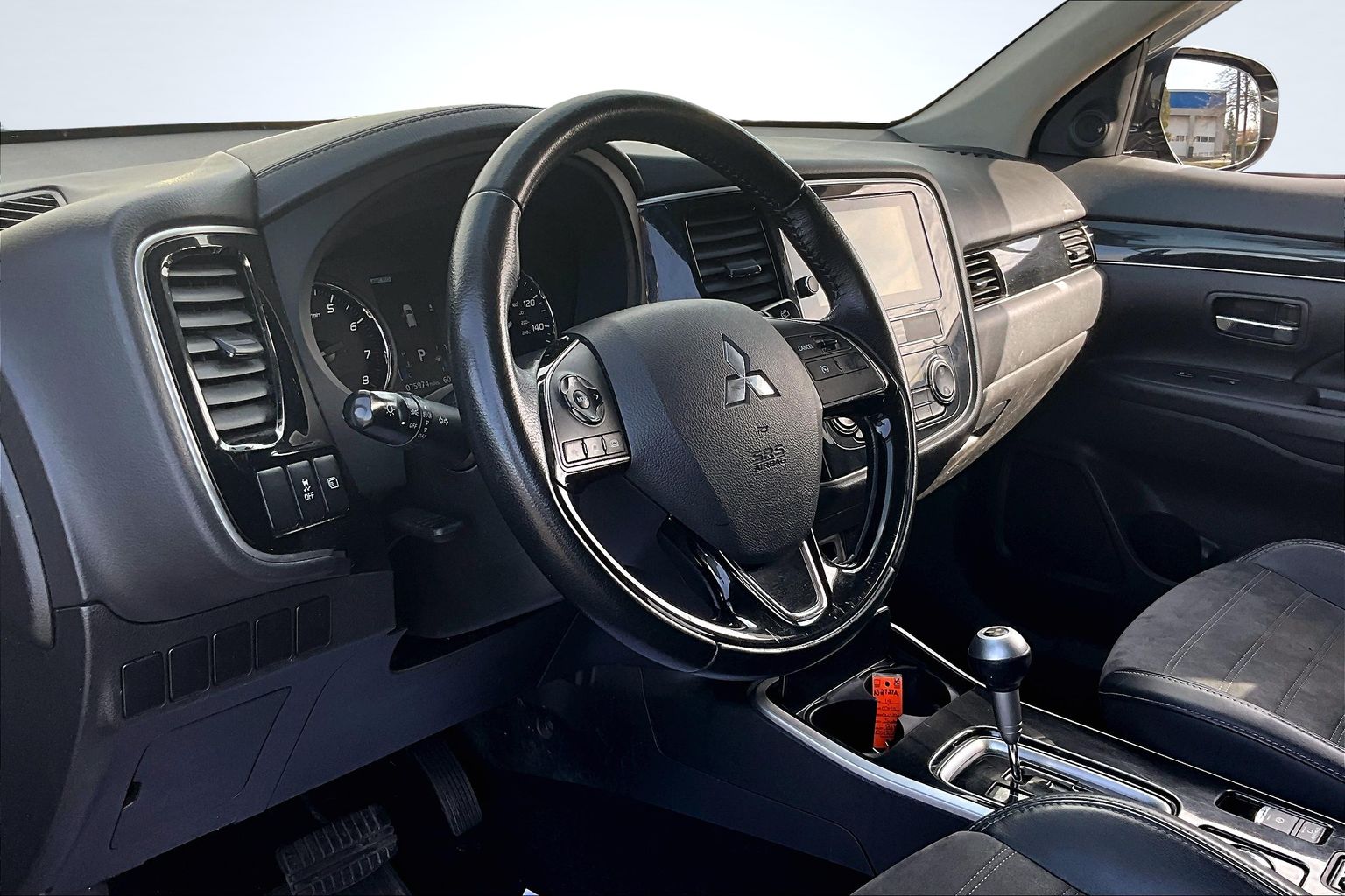 2019 Mitsubishi Outlander Image 14 of 32