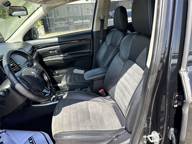Vehicle image 18 of 33