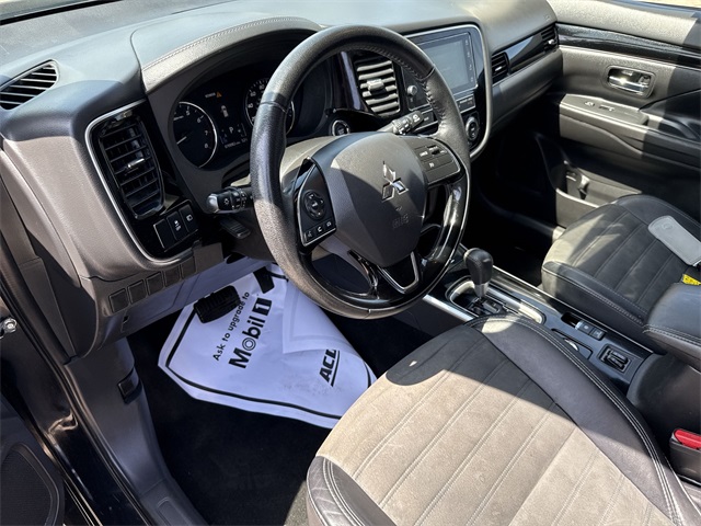 Vehicle image 10 of 33