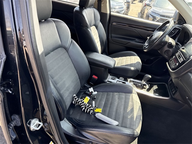 Vehicle image 26 of 33