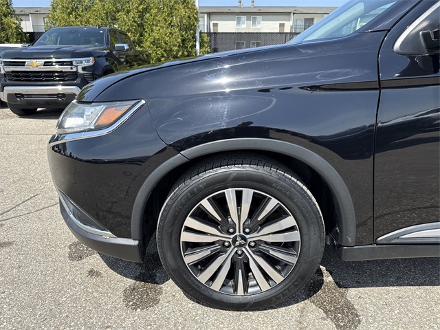 Vehicle image 31 of 33