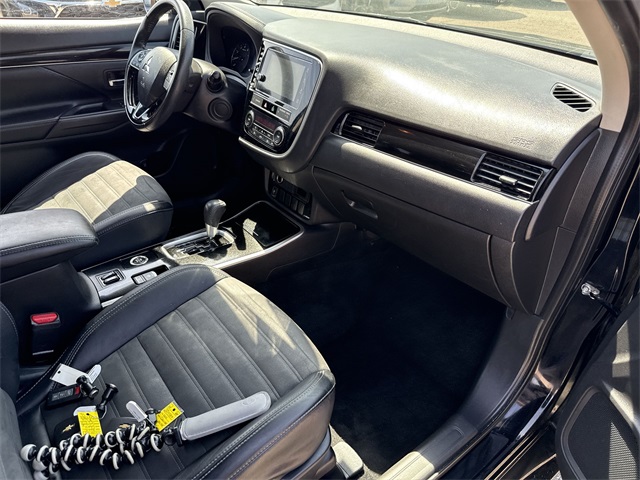 Vehicle image 27 of 33