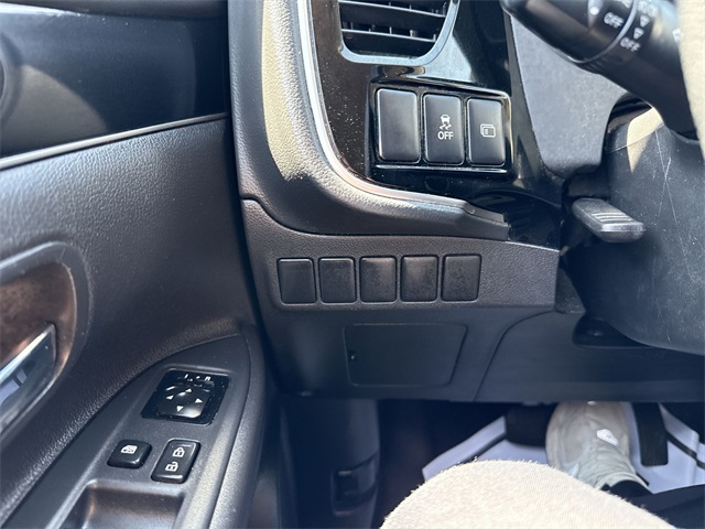 Vehicle image 17 of 33