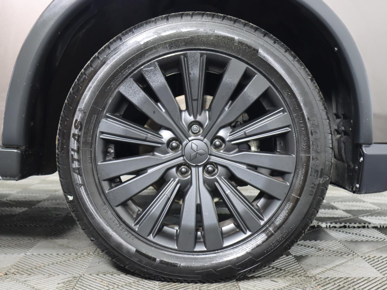 Vehicle image 44 of 45
