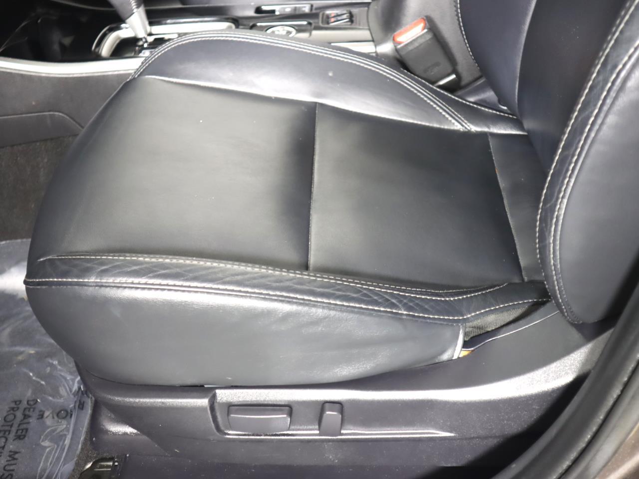 Vehicle image 29 of 45