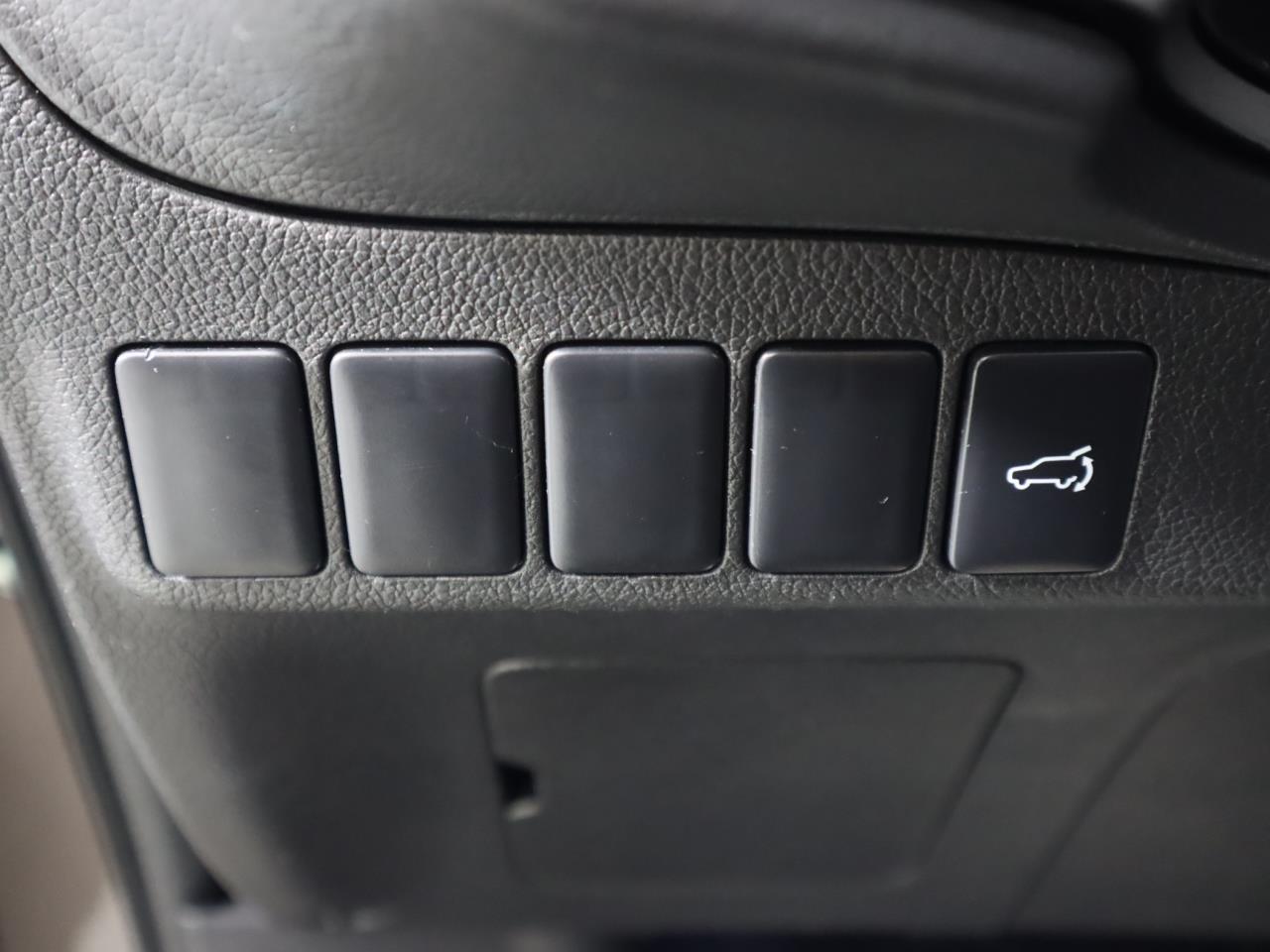 Vehicle image 10 of 45