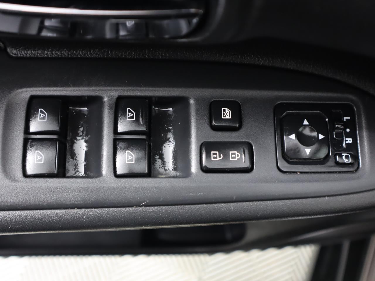 Vehicle image 27 of 45