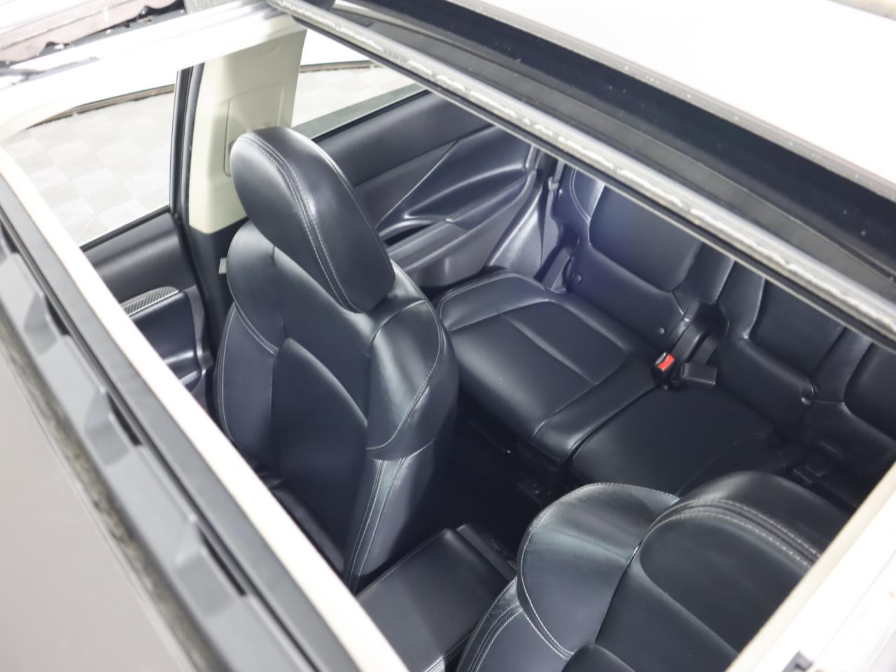 Vehicle image 26 of 45