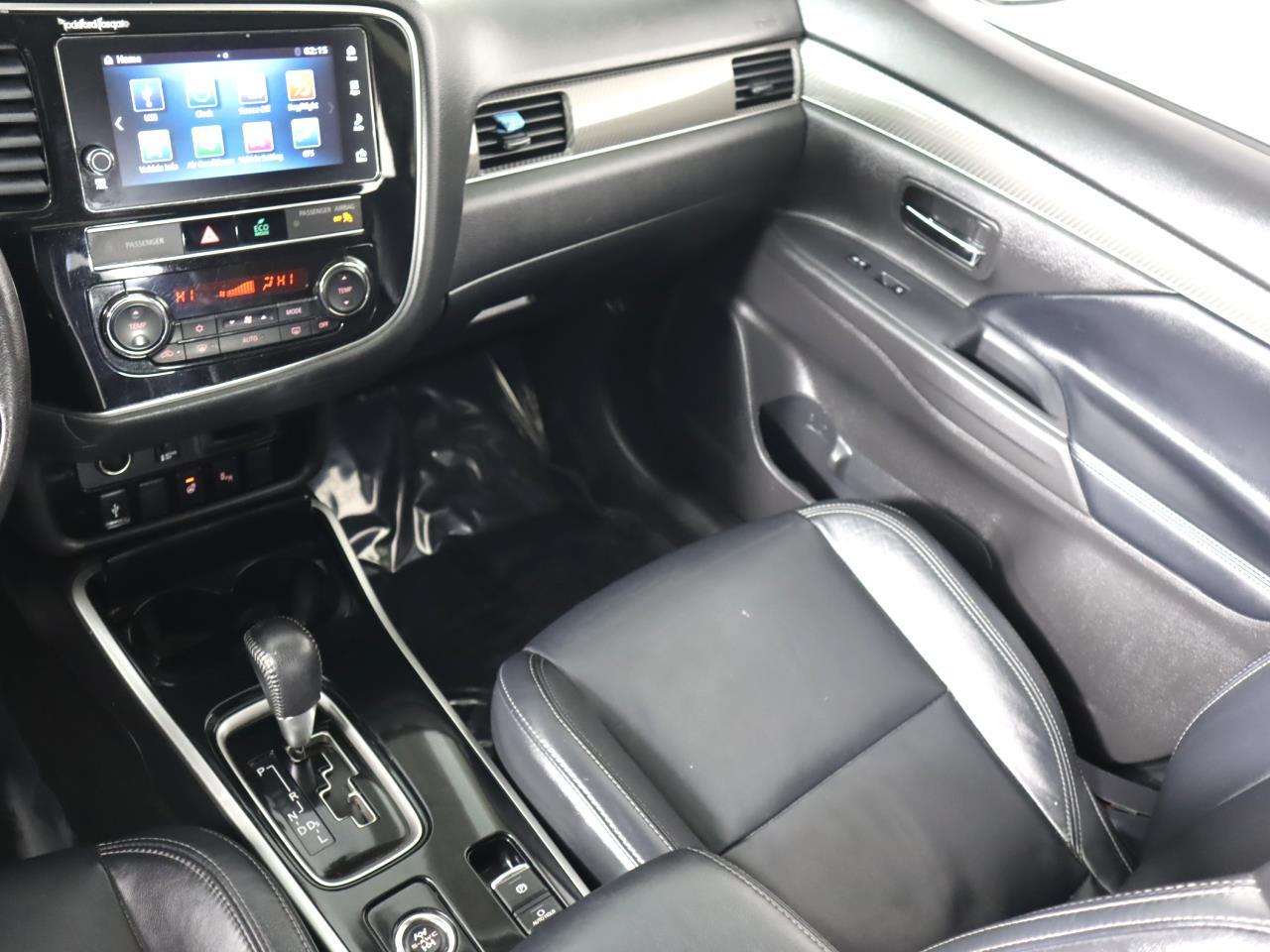 Vehicle image 32 of 45
